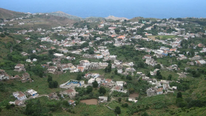 El 70% de las viviendas de Nova Sintra permanece cerrado la mayor parte del año, según los portales inmobiliarios