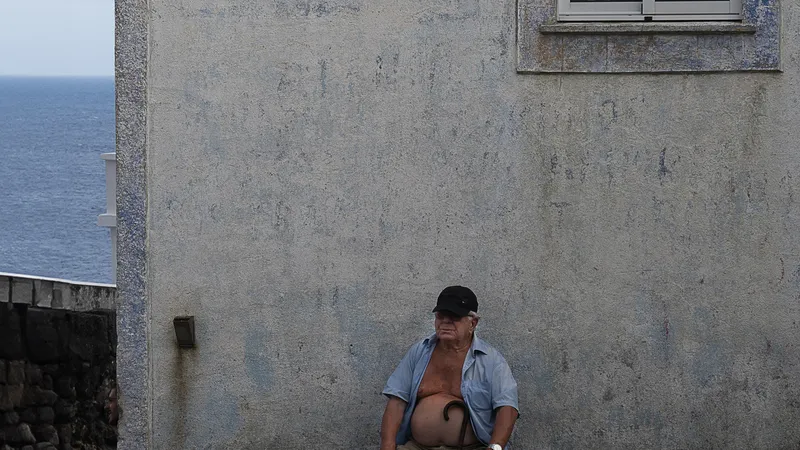 La rehabilitación de las viejas casas de piedra avanza a paso lento en Corvo