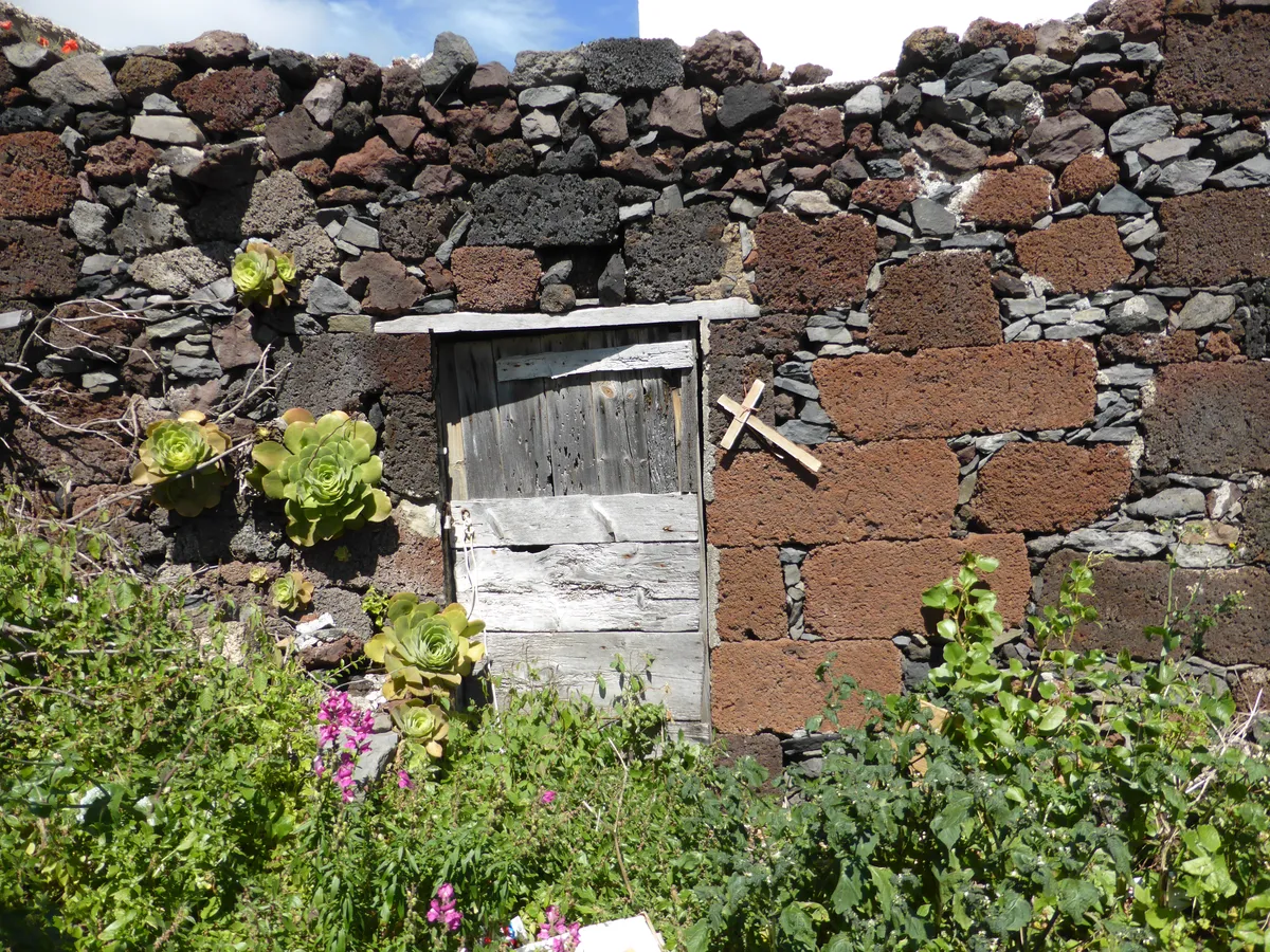 Sabinosa, el pueblo más occidental de Canarias, busca frenar el abandono de sus casas centenarias