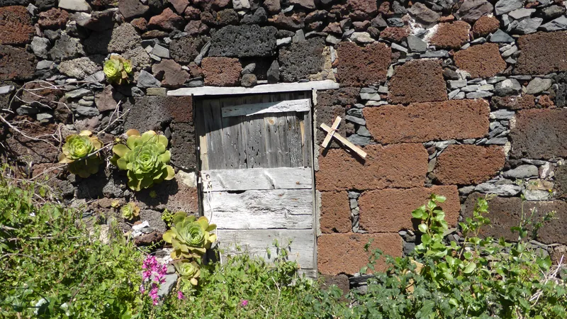Sabinosa, el pueblo más occidental de Canarias, busca frenar el abandono de sus casas centenarias