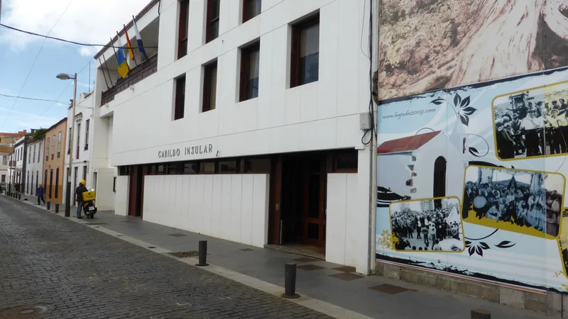 El Cabildo de El Hierro estudia medidas para frenar la tensión del mercado de la vivienda en Valverde