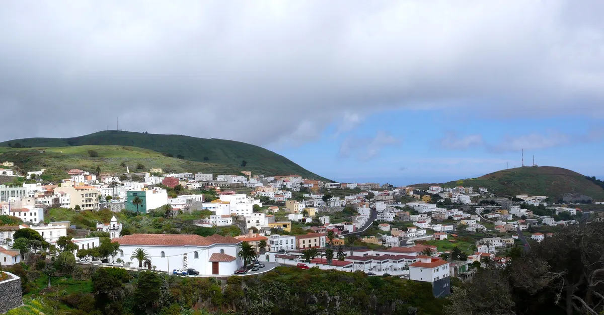 El Hierro se moviliza para retener a sus jóvenes: una bolsa de vivienda joven frente al suelo limitado de Valverde y La Frontera