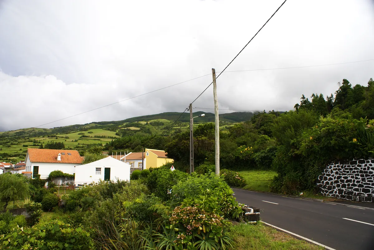 Praia do Norte, entre el oleaje que atrae a surfistas y la práctica ausencia de obra nueva