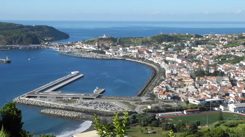 Horta se encarece al ritmo de los veleros: la escala atlántica dispara la demanda de vivienda en Faial