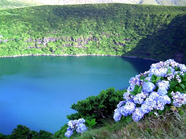 Los jóvenes de Santa Cruz das Flores denuncian que no encuentran vivienda accesible pese a la baja población