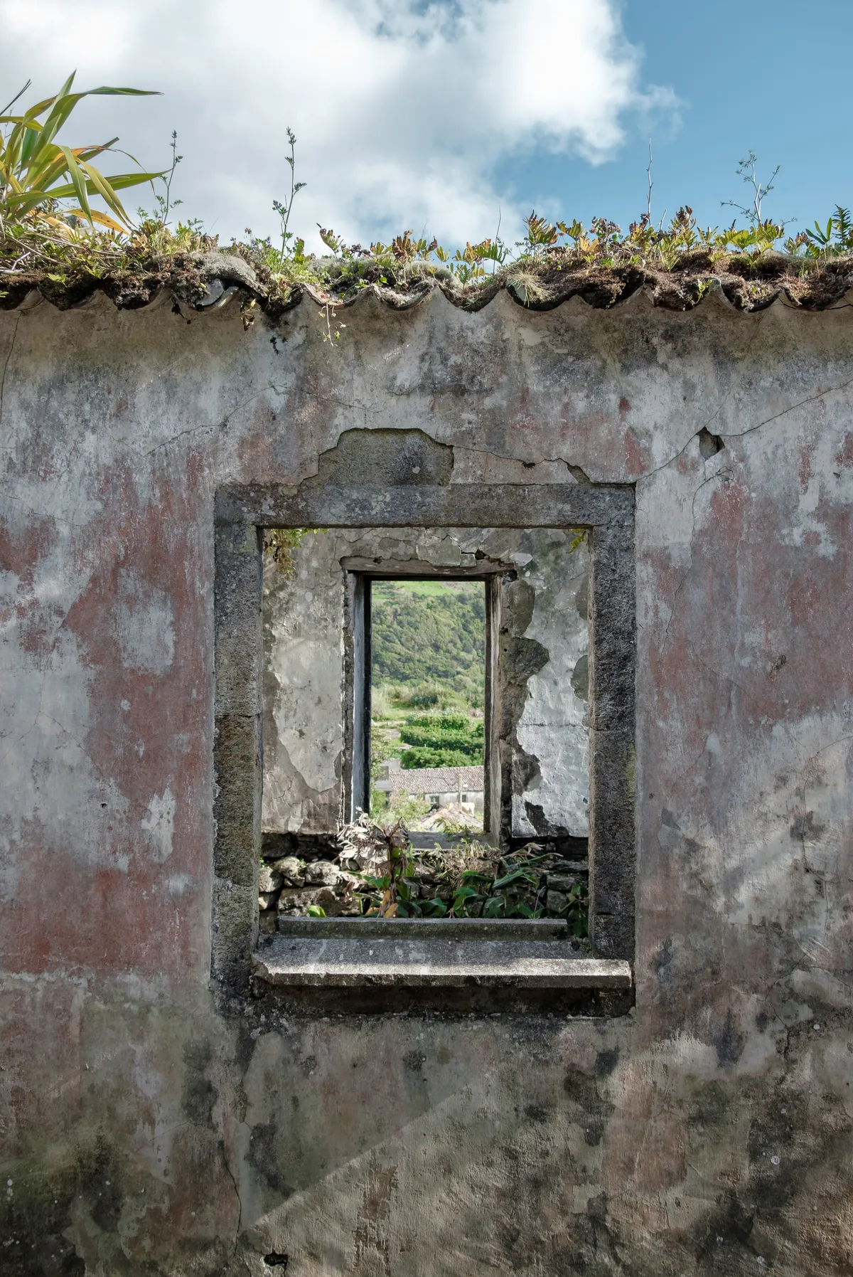 Las casas abandonadas de Lajedo, cicatriz visible de la emigración de Flores a Estados Unidos y Canadá