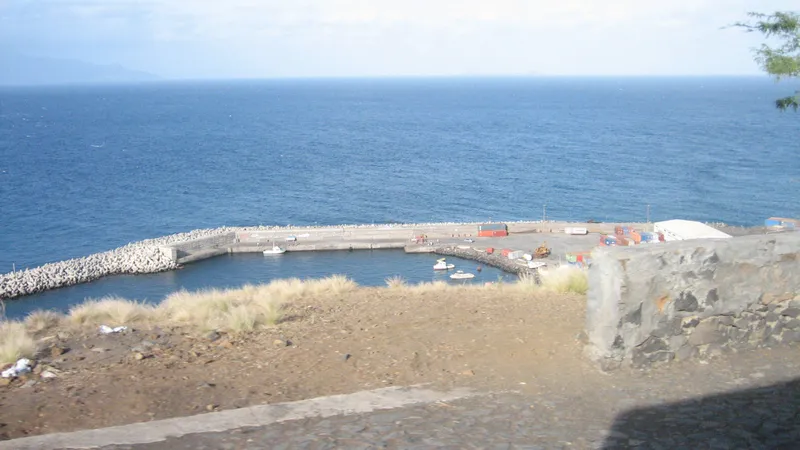 Sin ferry ni vuelos suficientes, construir una casa en Fogo puede llevar el doble de tiempo