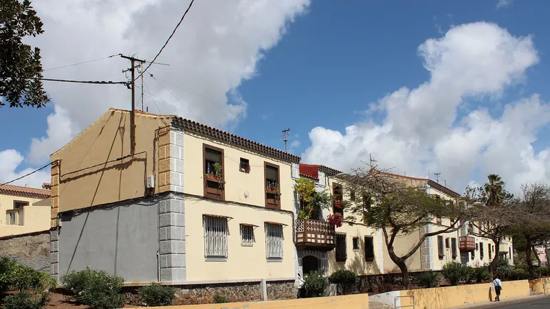 Milhares de inquilinos de habitação protegida nas Canárias, presos entre um decreto em vigor e um Governo que não o aplica