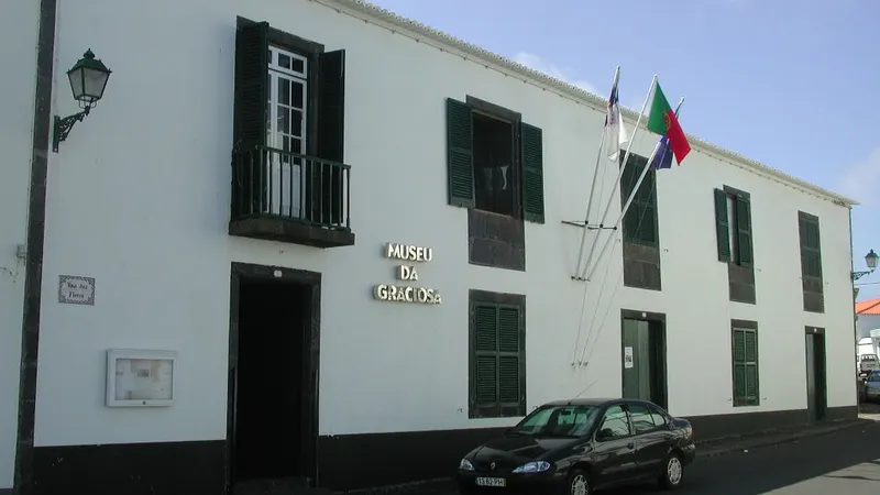 La rehabilitación de las tradicionales casas blancas se convierte en la gran apuesta inmobiliaria de Graciosa