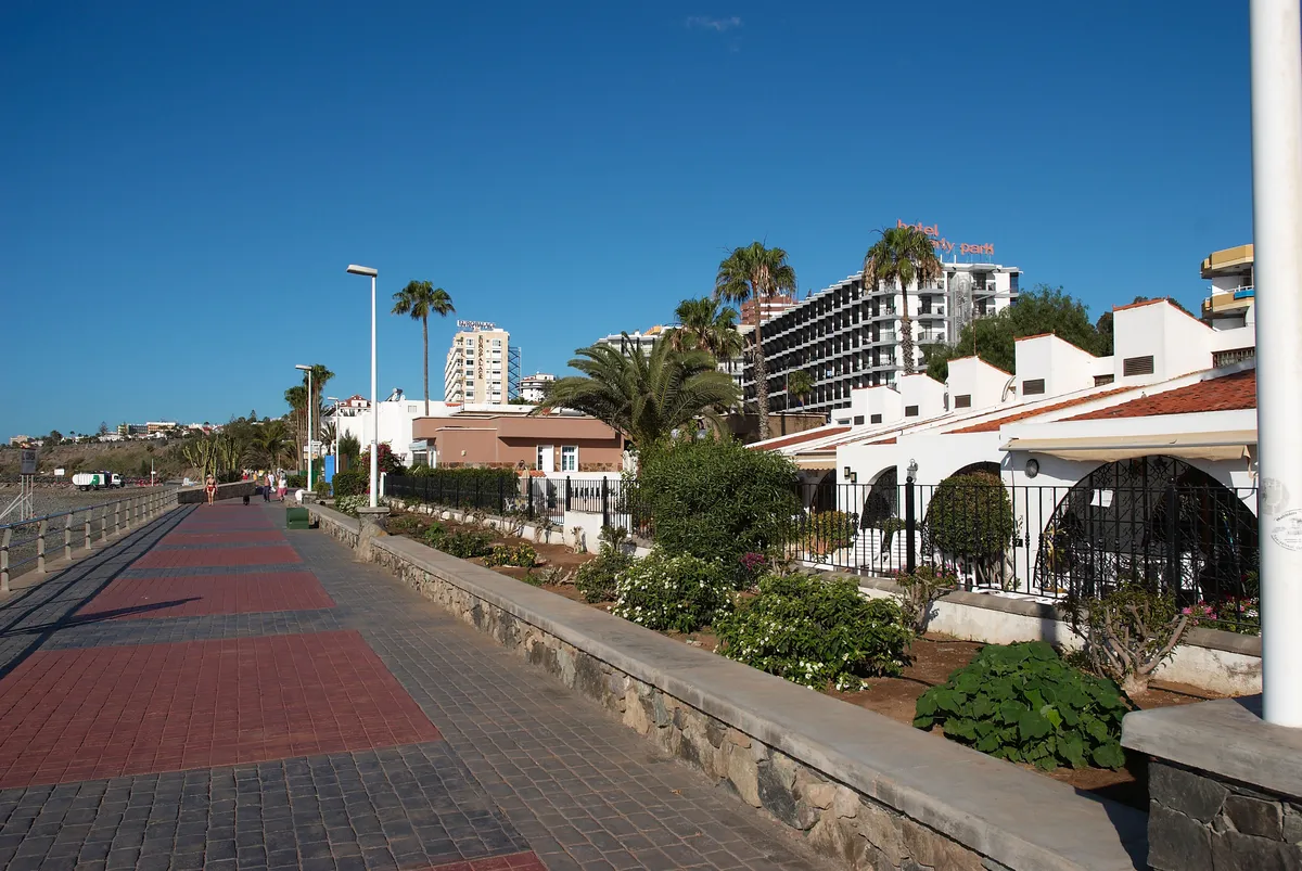 San Bartolomé de Tirajana aprieta el control sobre las viviendas turísticas ilegales en Playa del Inglés