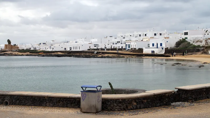 El trasiego de cruceros desde Órzola convierte cada vez más casas de Caleta de Sebo en alojamiento turístico