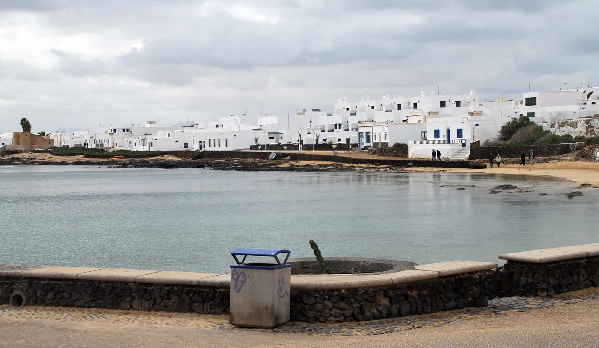 El trasiego de cruceros desde Órzola convierte cada vez más casas de Caleta de Sebo en alojamiento turístico