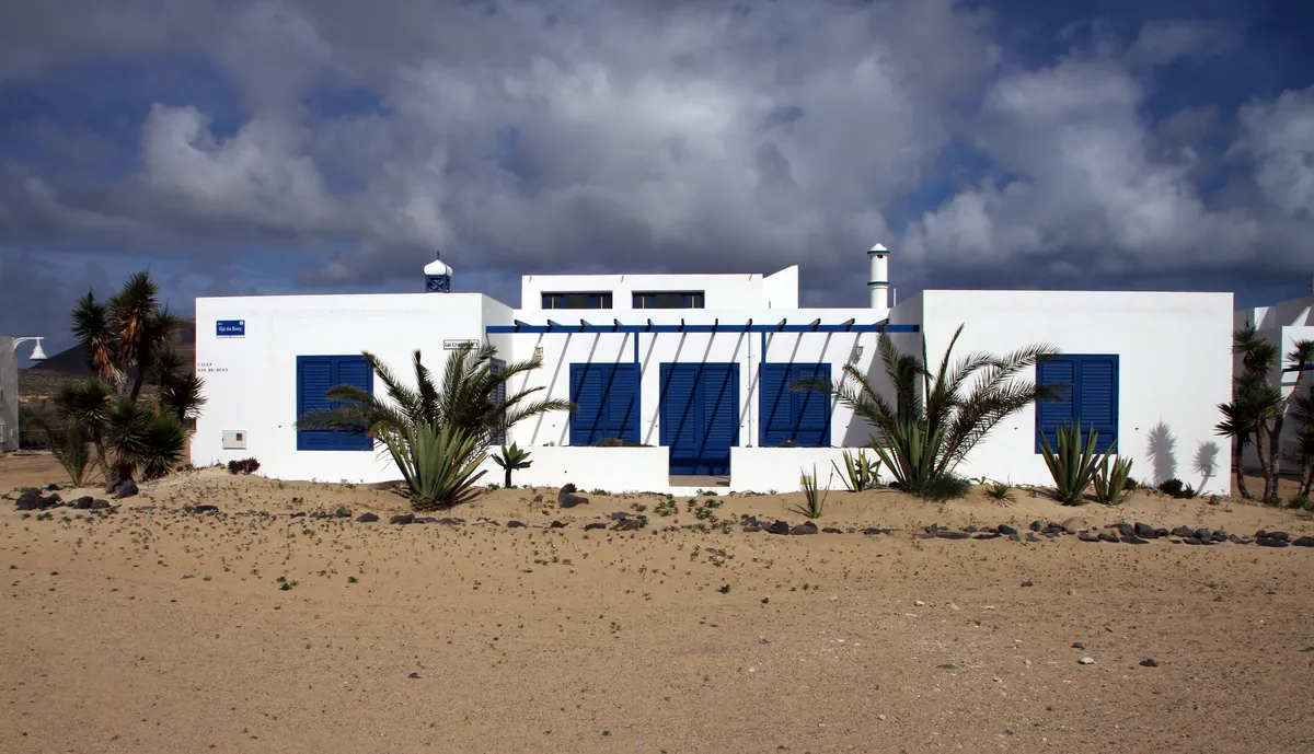 Rehabilitar antes que construir: la fórmula que se abre paso para renovar las casas marineras de Caleta de Sebo
