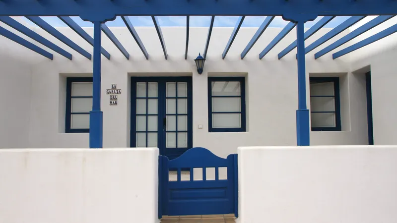 Restaurantes y comercios de Caleta de Sebo no encuentran dónde alojar a su personal de temporada