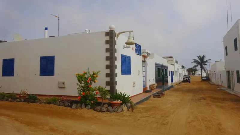 La Graciosa, la octava isla: la vivienda de Caleta de Sebo, atrapada entre la protección del Chinijo y la presión del turismo de día