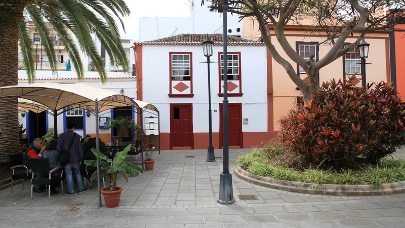 San Andrés recupera casas de emigrantes retornados mientras el resto del municipio pierde población