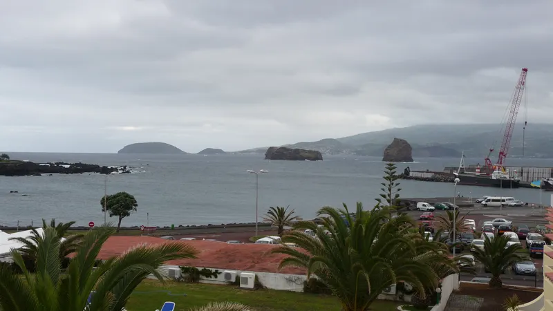 La dependencia del ferry con Faial y São Jorge encarece cada metro cuadrado construido en Pico