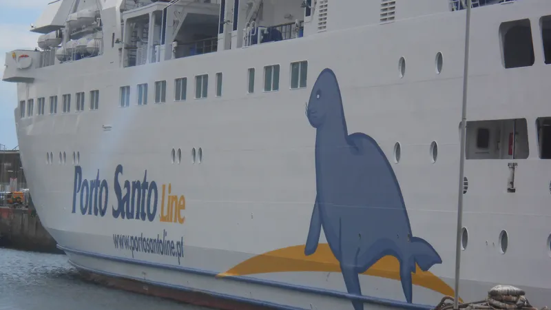 El ferry Lobo Marinho, la infraestructura que más pesa en el precio de la vivienda de Porto Santo