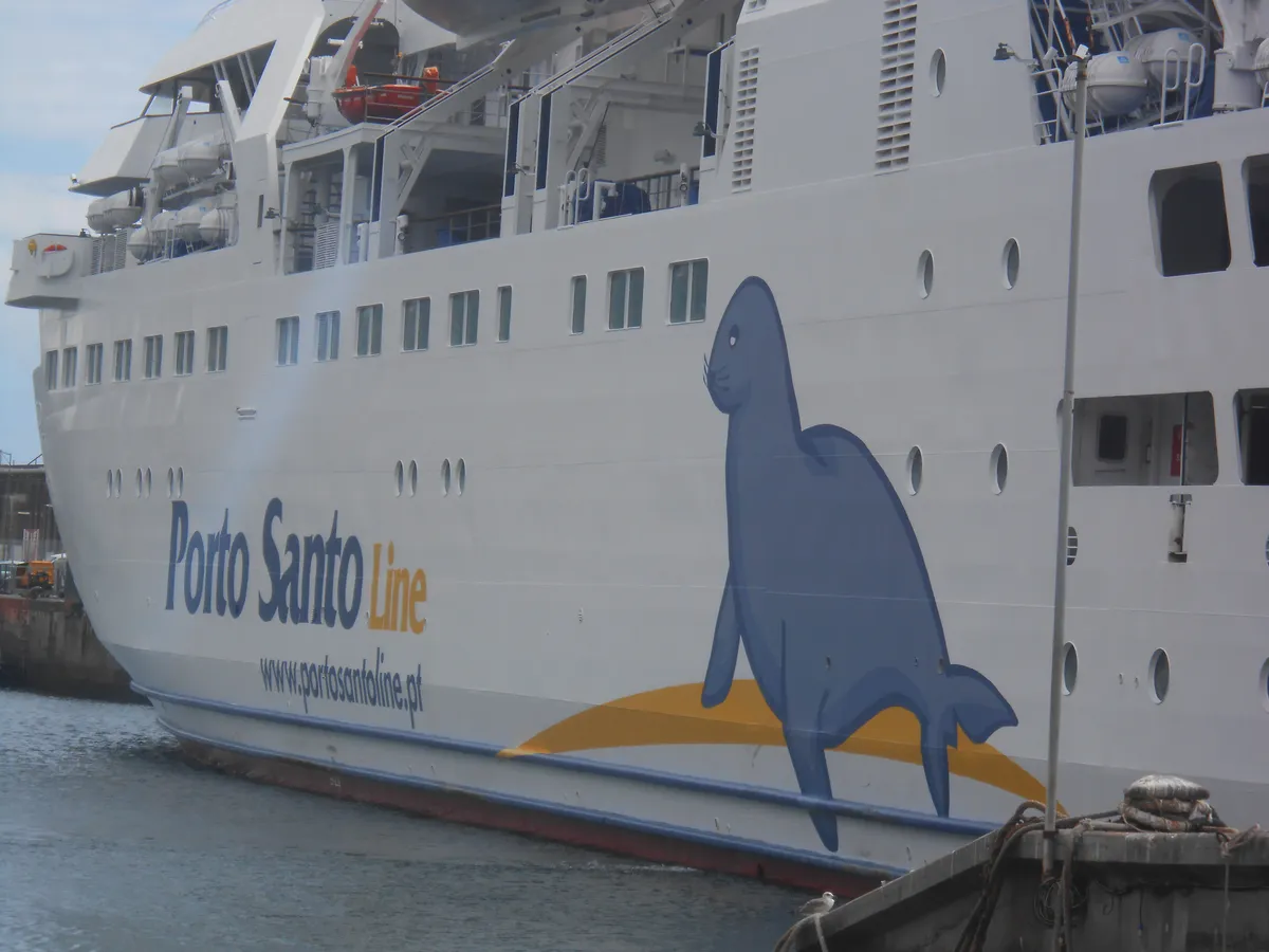 El ferry Lobo Marinho, la infraestructura que más pesa en el precio de la vivienda de Porto Santo