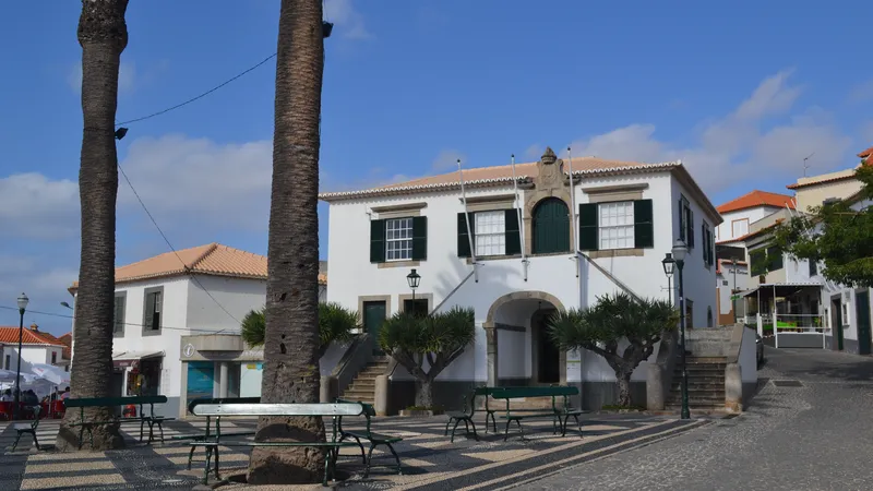 Porto Santo, la isla del "mar dorado", ve cómo las segundas residencias expulsan a sus vecinos del mercado