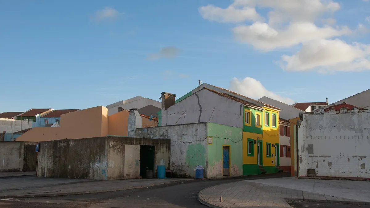Ayudas para construir casa en Azores en 2026: hasta 75.000 euros y 144 parcelas públicas