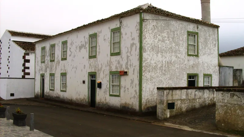 Santo Espírito revaloriza sus casas tradicionales con chimeneas de inspiración morisca