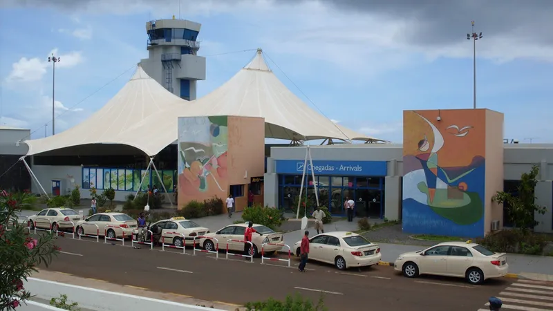 El puerto y el aeropuerto Nelson Mandela empujan al alza el precio de la vivienda en el este de Praia