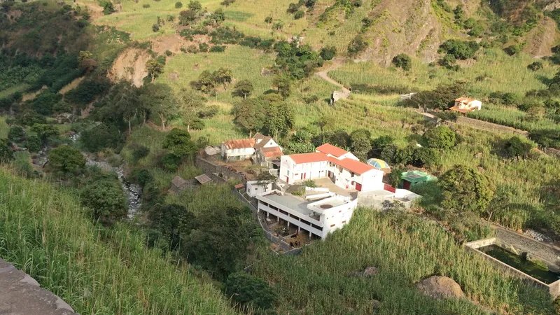 El valle del Paúl rehabilita sus casas agrícolas junto a los alambiques de grogue