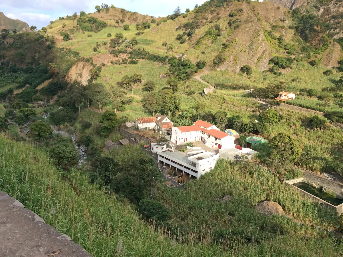 El valle del Paúl rehabilita sus casas agrícolas junto a los alambiques de grogue
