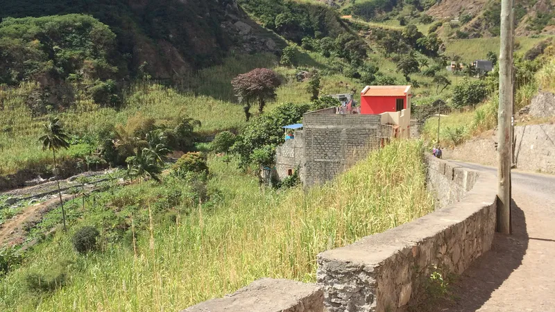 Escasez de vivienda para temporeros agrícolas y trabajadores del turismo rural en Santo Antão