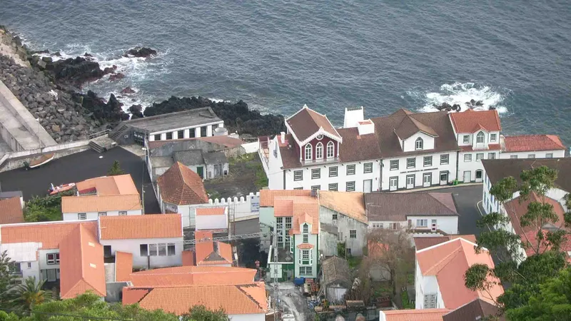 Calheta multiplica las obras de rehabilitación de casas tradicionales ante el interés de compradores no residentes