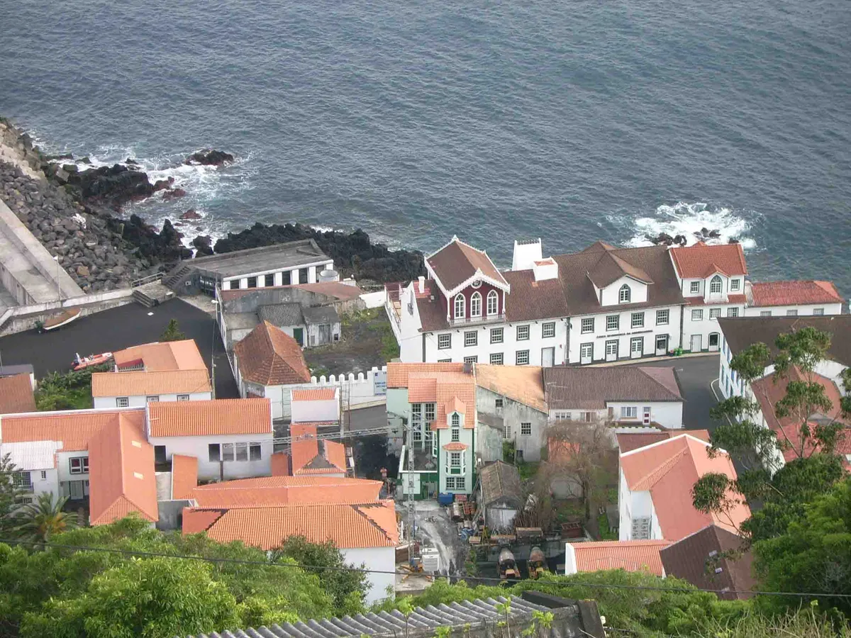 Calheta multiplica las obras de rehabilitación de casas tradicionales ante el interés de compradores no residentes