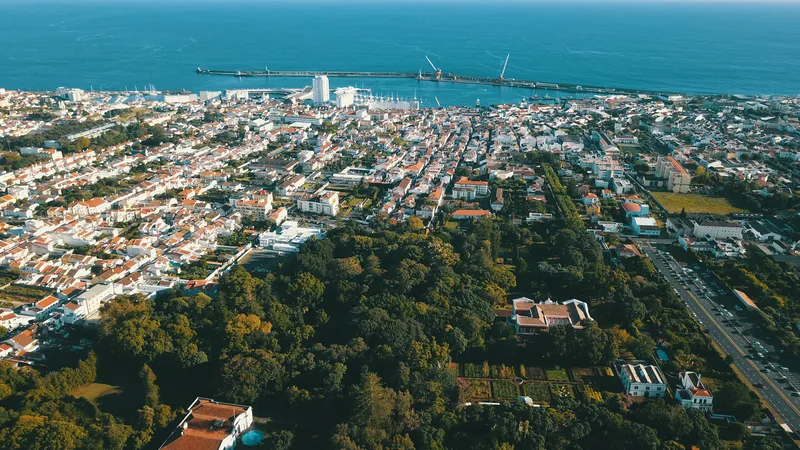 El precio de la vivienda en Ponta Delgada marca máximos históricos y empieza a expulsar a las familias jóvenes del centro