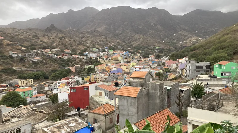 El precio del suelo en Ribeira Brava se dispara ante la falta de terreno urbanizable en la capital de São Nicolau