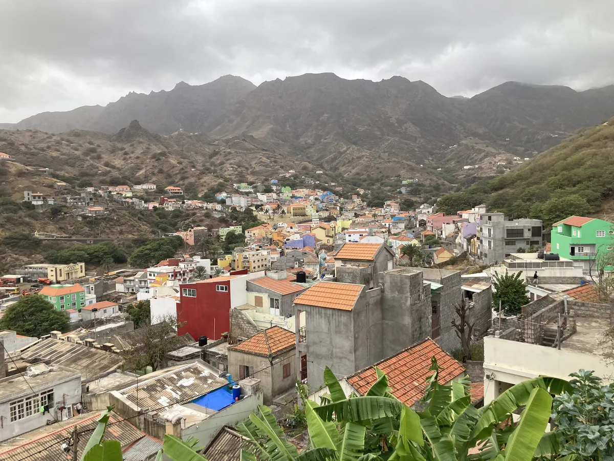 El precio del suelo en Ribeira Brava se dispara ante la falta de terreno urbanizable en la capital de São Nicolau