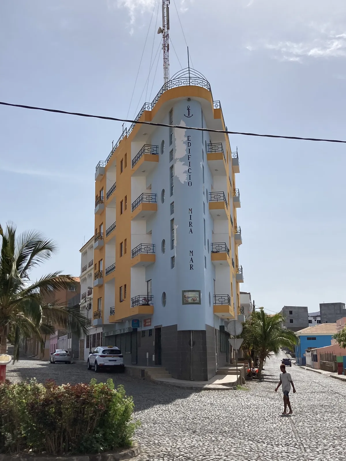 Cientos de viviendas permanecen vacías en Ribeira Brava por la fuerte emigración histórica de São Nicolau