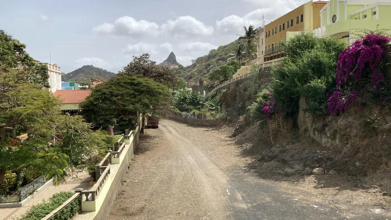 Las restricciones del parque natural de Monte Gordo limitan la construcción en el interior de São Nicolau
