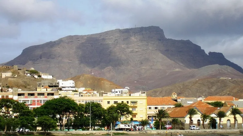 Monte Verde limita el crecimiento urbanizable de São Vicente y encarece el suelo disponible