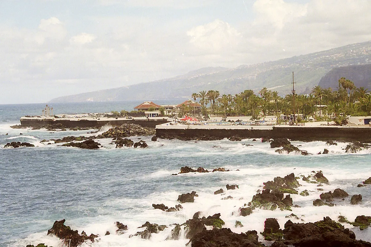 Puerto de la Cruz estudia frenar las nuevas licencias de vivienda vacacional en su casco turístico