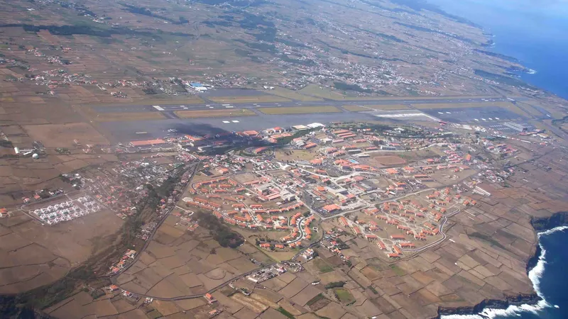 La llegada de militares estadounidenses y compradores extranjeros dispara el alquiler en torno a la base de Lajes