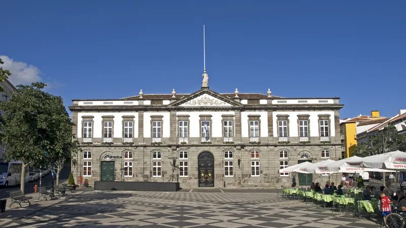 El Gobierno Regional de los Azores estudia declarar zona de presión urbanística parte de Terceira y refuerza las ayudas al alquiler
