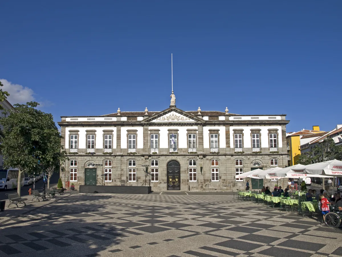 El Gobierno Regional de los Azores estudia declarar zona de presión urbanística parte de Terceira y refuerza las ayudas al alquiler