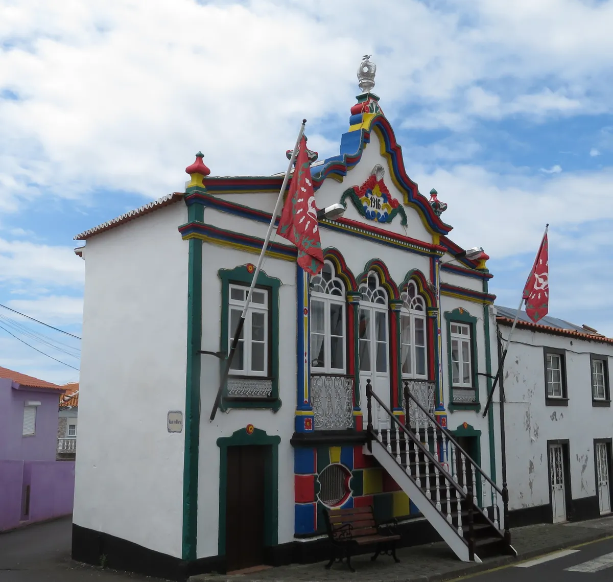 Porto Judeu, el pueblo del legendario refugio de navegantes judíos, busca fijar población frente a la falta de vivienda